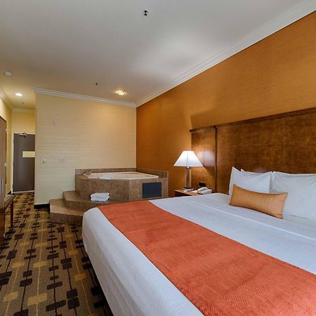 Best Western Plus Delta Inn & Suites Oakley Exterior foto
