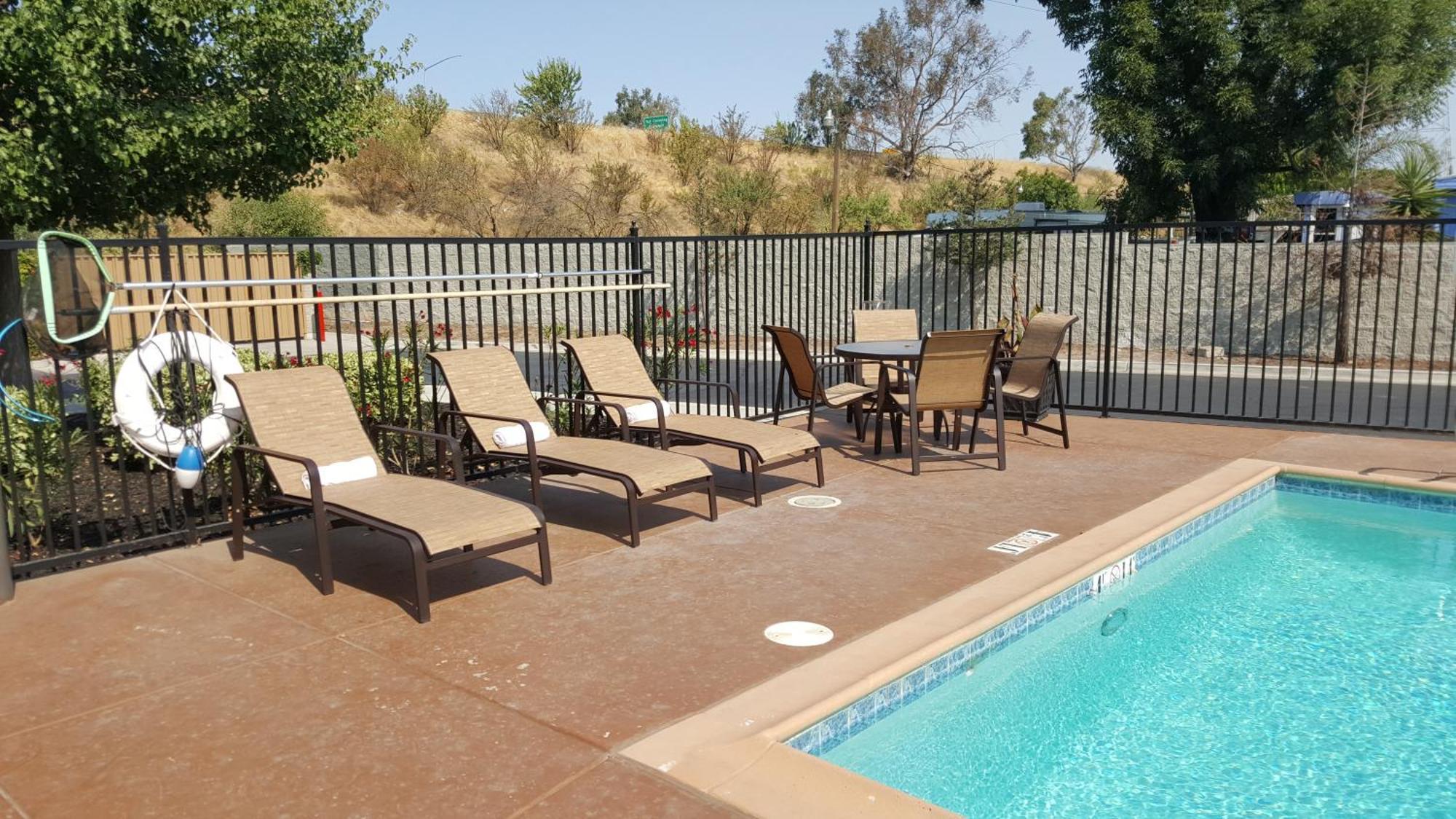 Best Western Plus Delta Inn & Suites Oakley Exterior foto