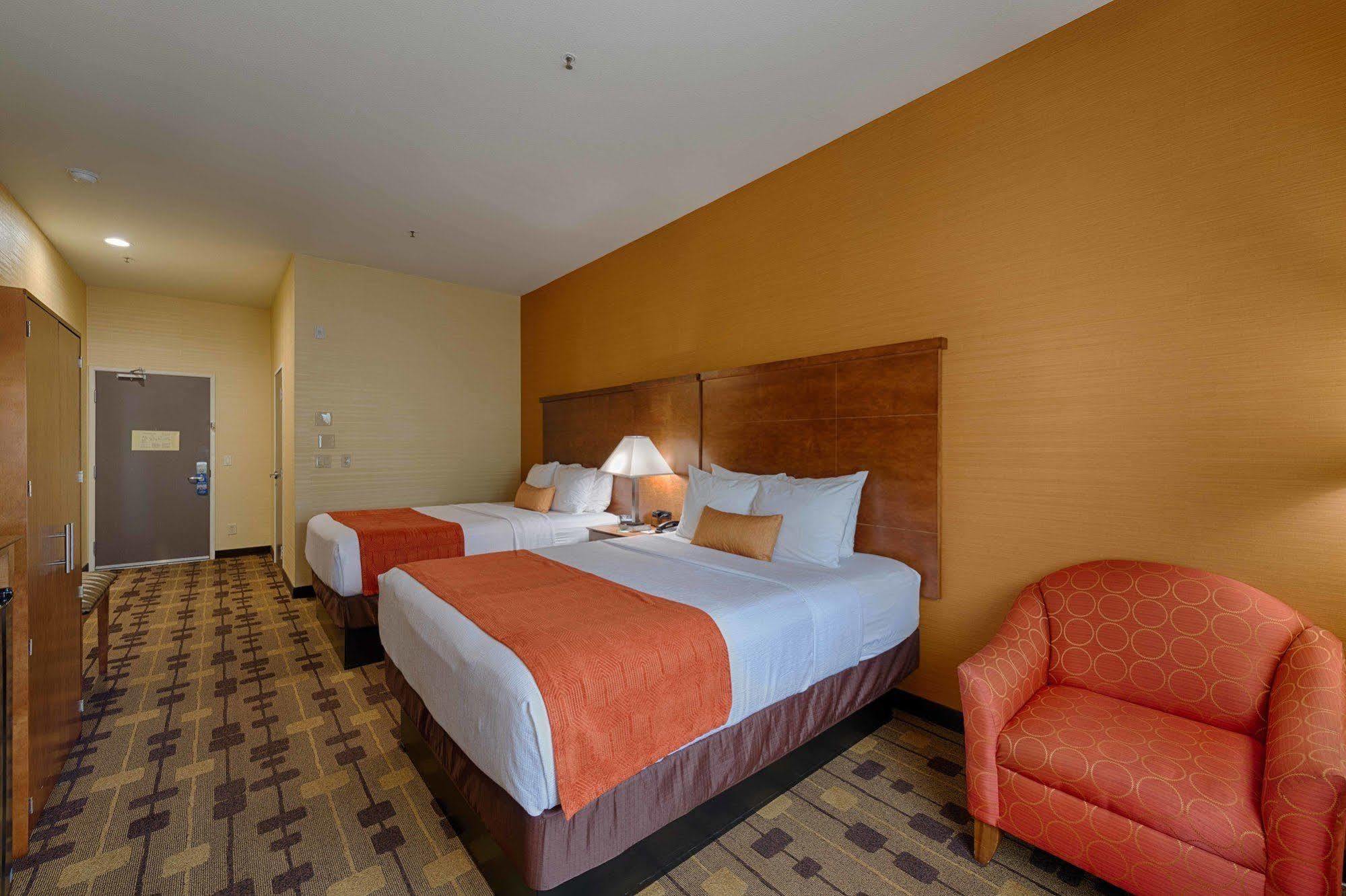 Best Western Plus Delta Inn & Suites Oakley Exterior foto